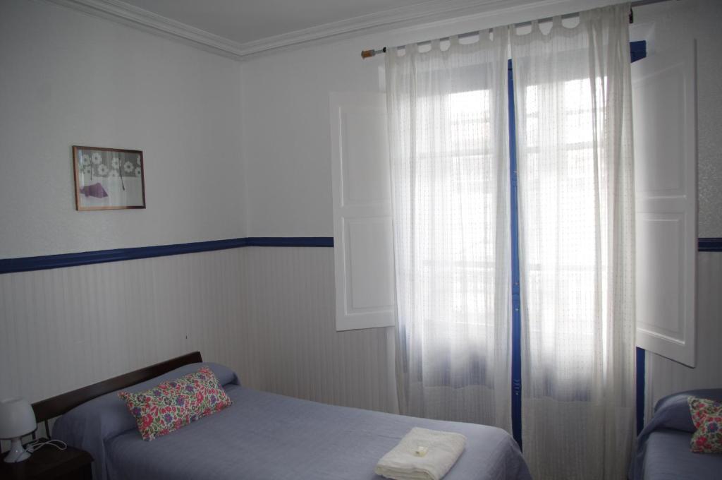 Pension "La Marina" Castro Urdiales Exterior photo