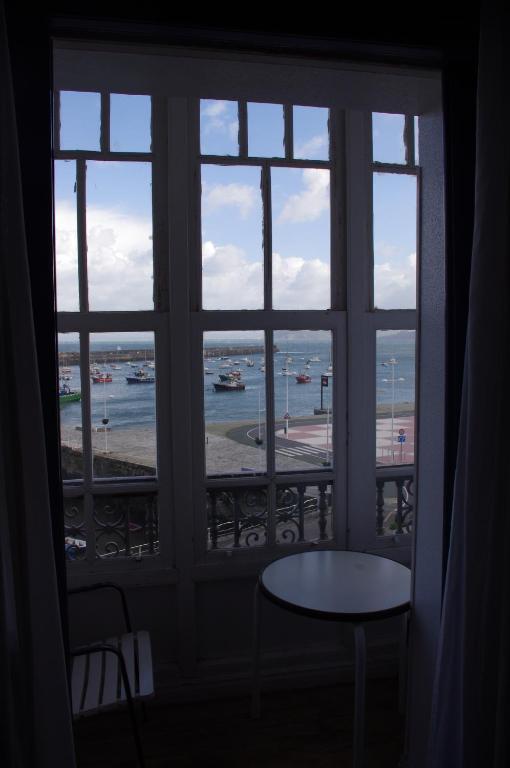 Pension "La Marina" Castro Urdiales Exterior photo